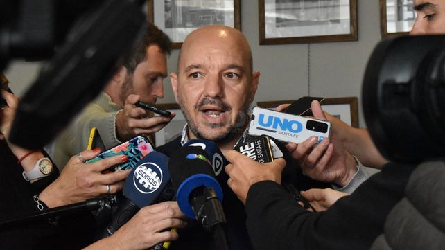 AMSAFE: Ganó la moción de aceptar la propuesta salarial del gobierno provincial por apenas 214 votos AMSAFE: Ganó la moción de aceptar la propuesta salarial del gobierno provincial por apenas 214 votos